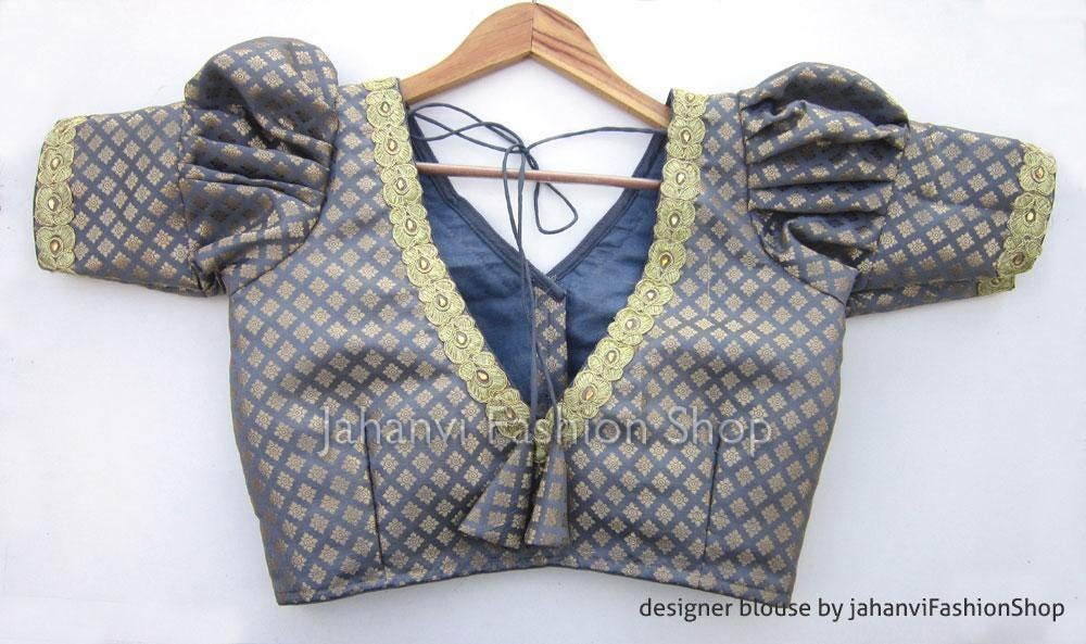 Blue saree blouse front with puff sleeves, V-neck, scalloped gold trim and lace-up back
