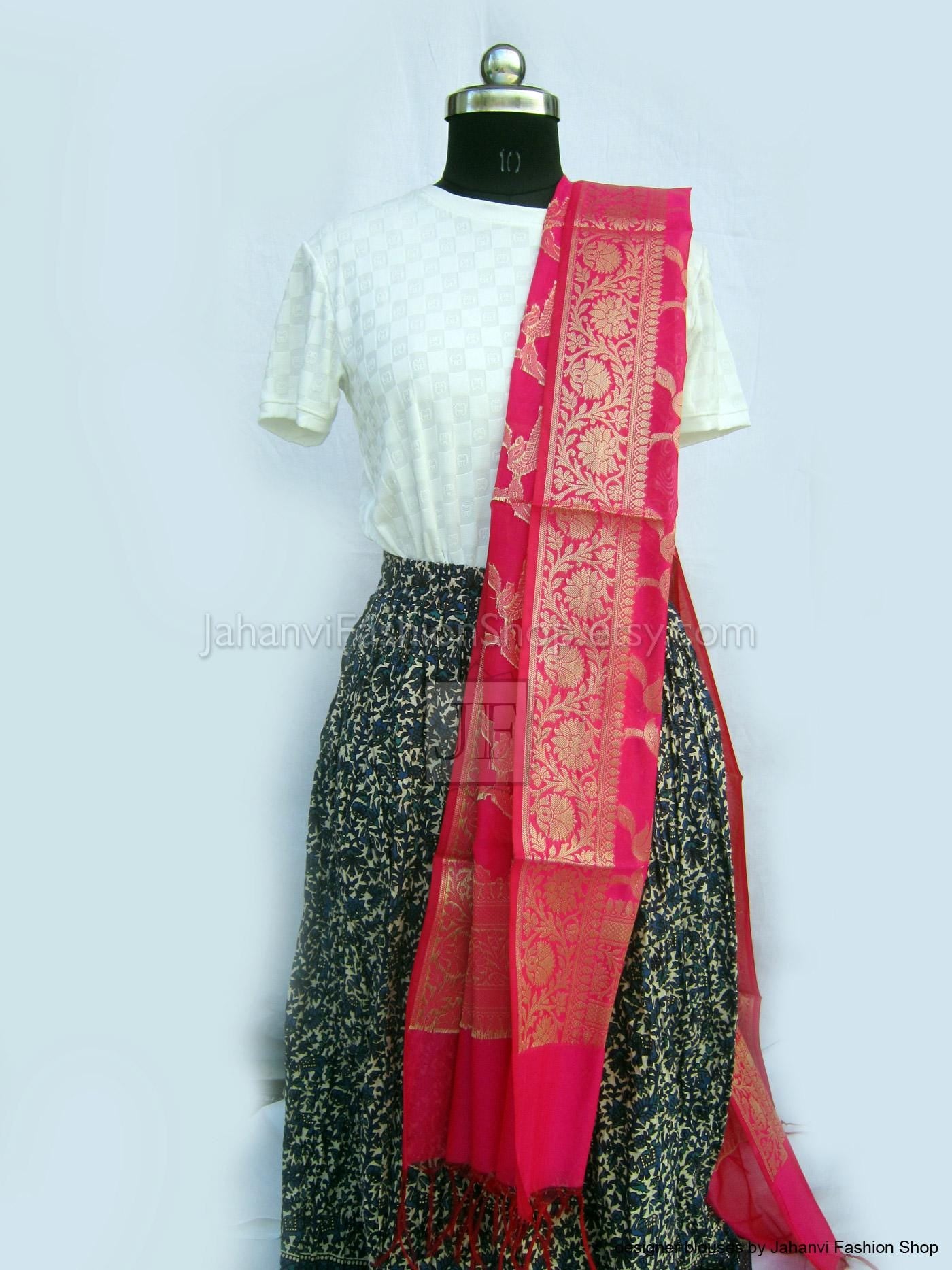 Magenta dupatta Magenta Banarasi Silk Dupatta Floral Weaving